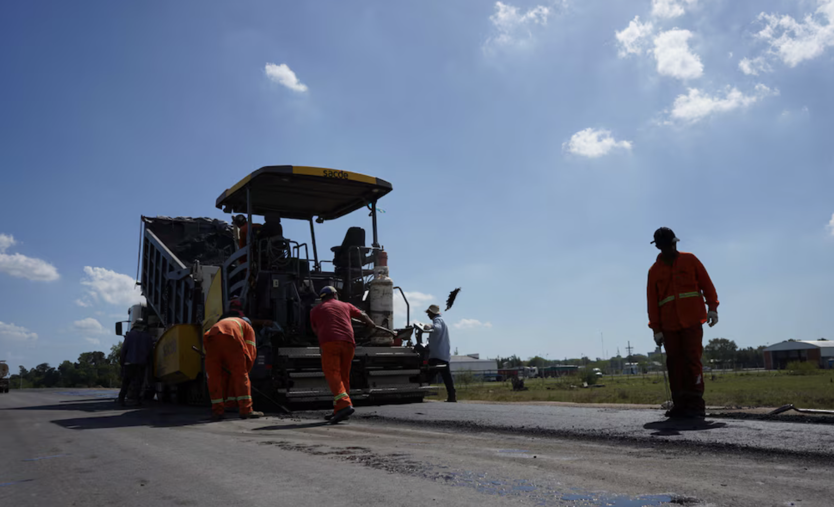 El Gobierno lanza licitación internacional para concesionar más de 4.400 km de rutas estratégicas