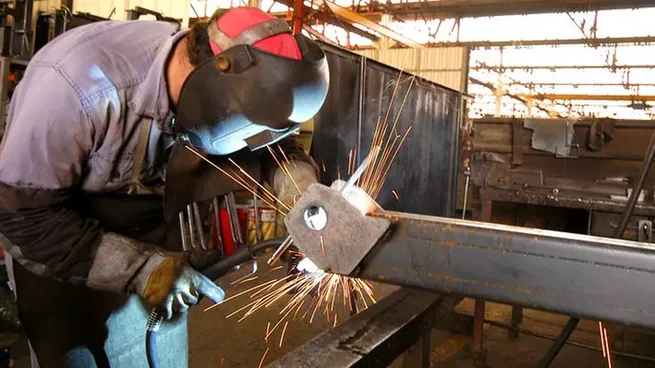 La industria volvió a caer en junio y las pymes advierten una crisis más profunda de lo imaginado