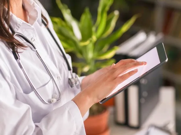 Adiós a la receta manuscrita: desde ahora, toda prescripción médica será digital en Argentina