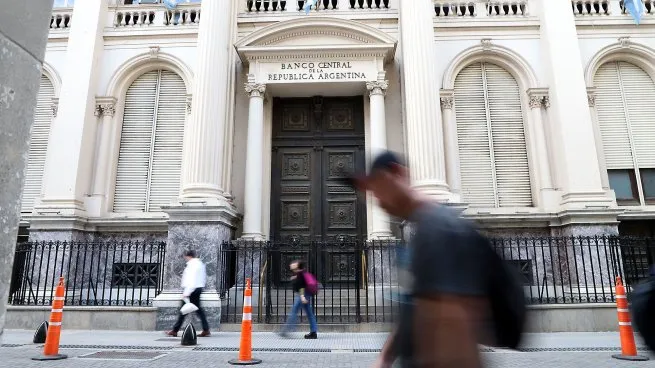Crece la tensión con los bancos por la nueva suba de encajes del BCRA