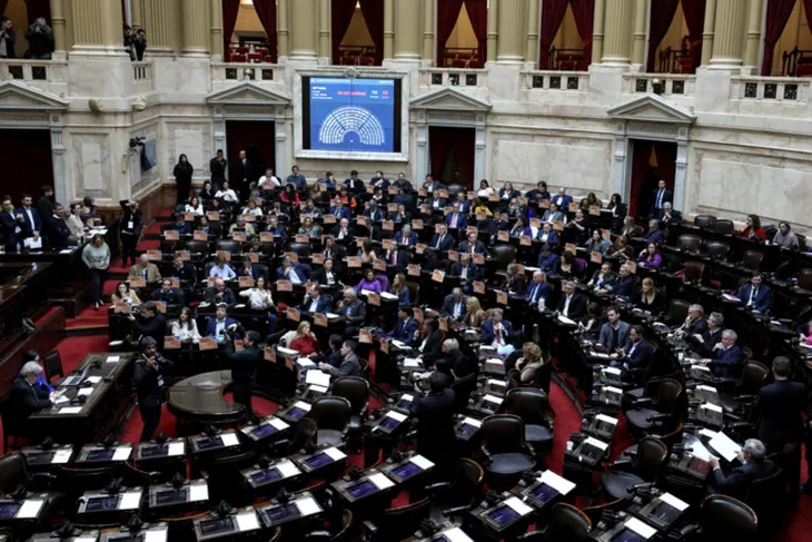 Proyecto de Milei para sancionar a legisladores por déficit fiscal genera rechazo y acusaciones de inconstitucionalidad