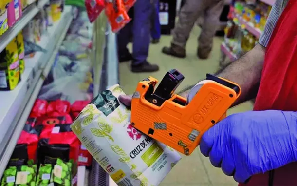 La suba del dólar empuja los precios: minoristas ya reciben listas con fuertes aumentos