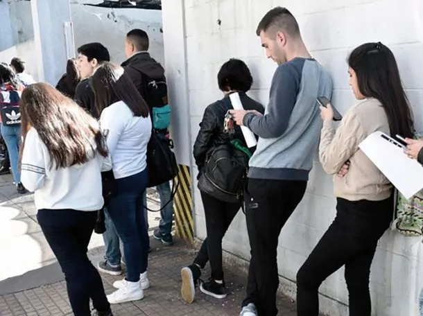 El empleo informal alcanzó el 43,2% y marcó un récord en el último año