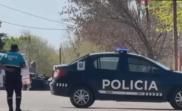 Situación controlada en Mendoza: la adolescente que se atrincheró en una escuela entregó el arma