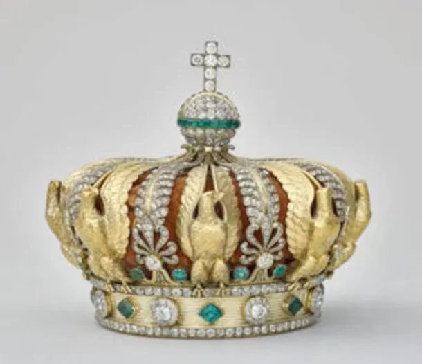 Recuperan la corona de la emperatriz Eugenia tras el robo al Louvre: una joya imperial con 1.353 diamantes