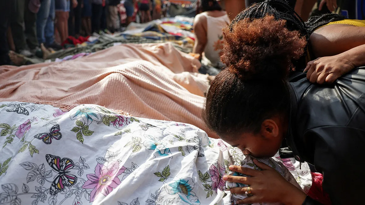 Comando Vermelho: el grupo narco que desató una guerra urbana en Río de Janeiro y dejó más de 130 muertos
