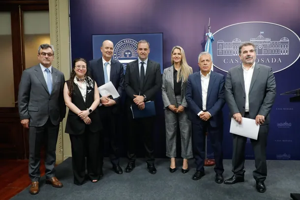 Adorni relativizó la ausencia de la CGT en el Consejo de Mayo y aseguró que el debate por la reforma laboral “ya está cerrado”