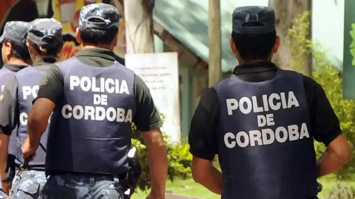 Hallaron a una joven muerta y escondida bajo una cama en Villa Rumipal: su madre quedó detenida
