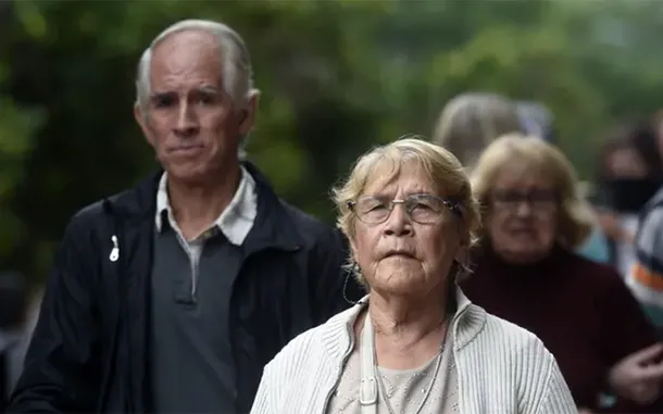 Aumentan jubilaciones, pensiones y asignaciones en enero: el Gobierno confirmó una suba del 2,47% y mantiene el bono