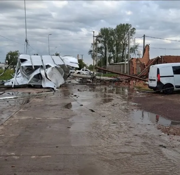 Un violento temporal dejó daños severos y cortes de energía en Carlos Casares