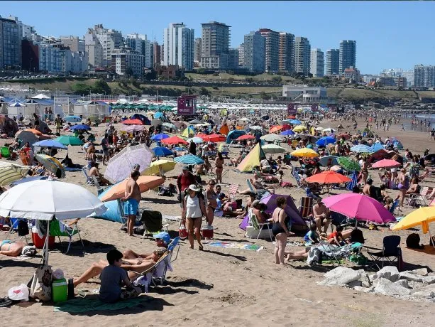 Mar del Plata con ganadores y perdedores este verano 2026: los que subieron los precios están vacíos