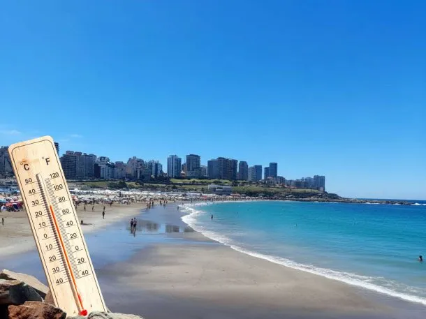 Ola de calor en Mar del Plata: sube la temperatura del mar y los turistas están de fiesta