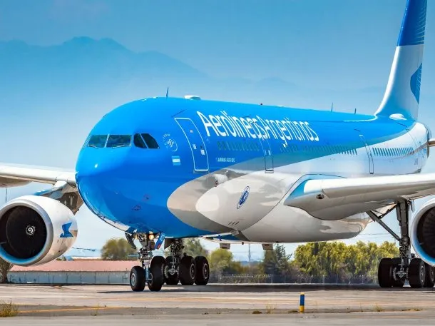 Aerolíneas Argentinas aplicará un recargo en los pasajes por la suba del petróleo
