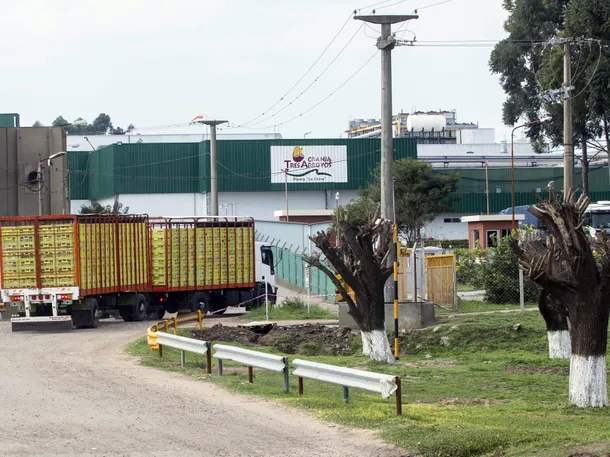 Fuerte crisis en Granja Tres Arroyos: caída productiva y millonaria deuda por cheques rechazados