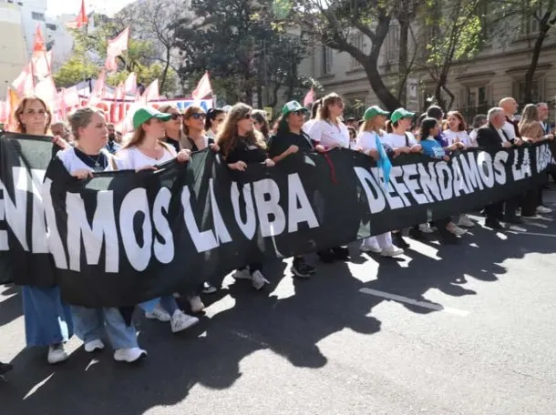 Docentes universitarios iniciaron un paro nacional y reclaman reapertura de paritarias