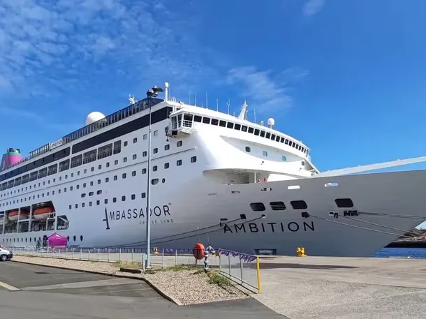 Alerta sanitaria en Francia: confinaron a 1700 personas en un crucero por un posible brote gastrointestinal