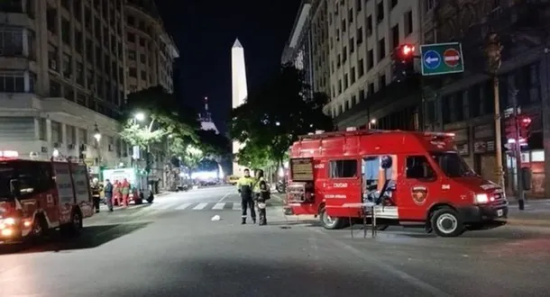 Incendio en un hotel del centro porteño: evacuaron a más de 100 personas durante la madrugada
