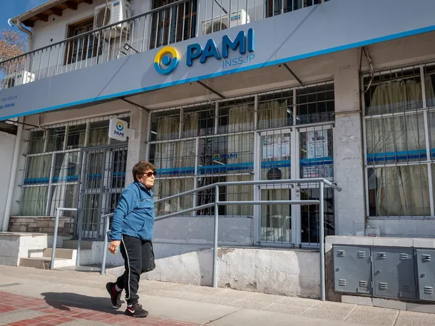 El Gobierno girará $580 mil millones al PAMI para intentar frenar la crisis financiera