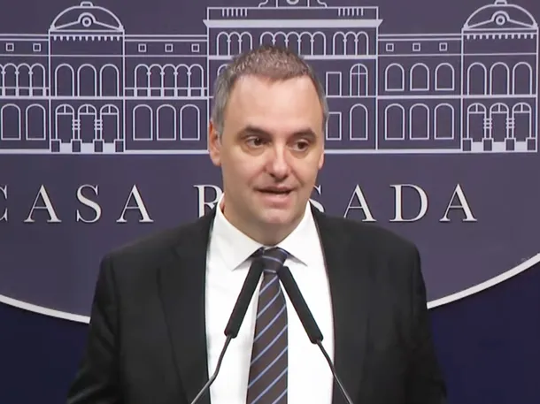 Manuel Adorni renunció como jefe de Gabinete y el Gobierno acelera la reorganización del gabinete