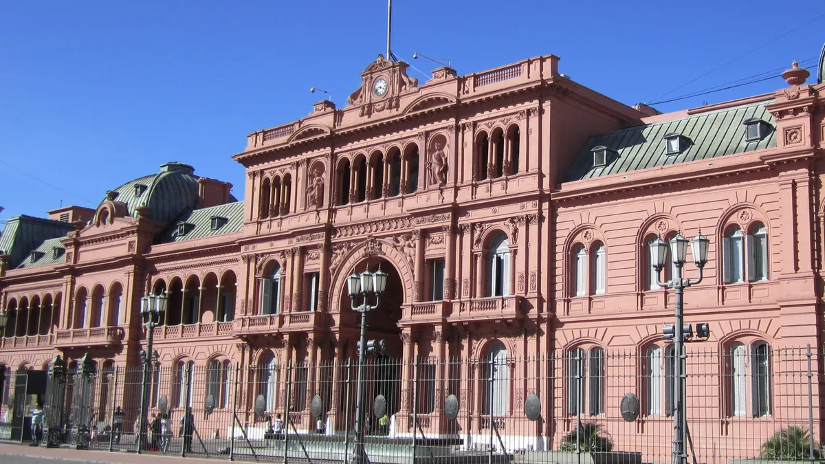 Crecen las versiones sobre la salida de Manuel Adorni: las últimas novedades del Gobierno