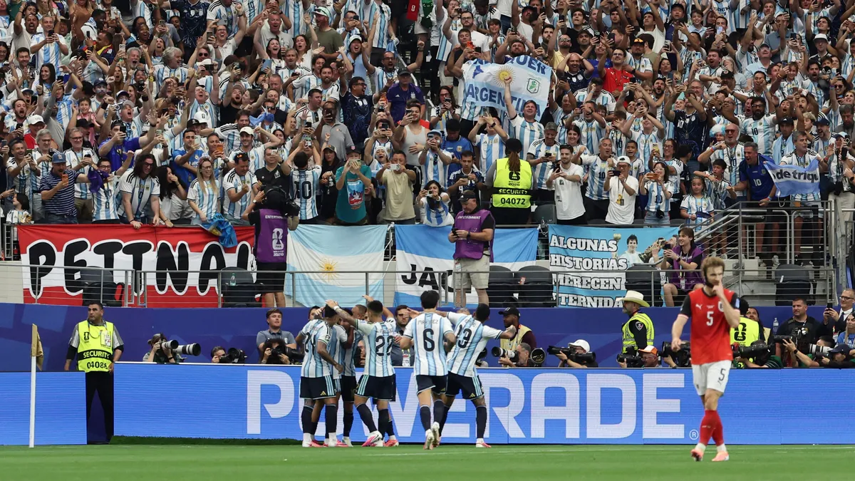Messi hizo historia otra vez: doblete ante Austria y Argentina ya está en los 16avos del Mundial