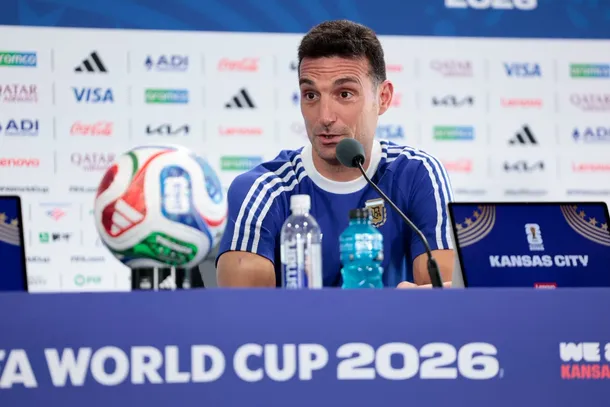 Sorpresa en la Selección Argentina: Scaloni dejaría a Otamendi en el banco para el debut ante Argelia