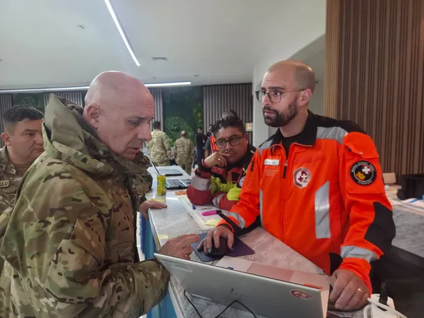 Llegó a Venezuela el primer contingente argentino para colaborar en las tareas de rescate tras el terremoto