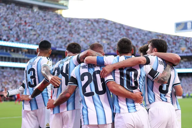 Así fue la fiesta de la Selección en el vestuario tras eliminar a Suiza: «Quiero ver la cuarta estrella brillar en la camiseta»