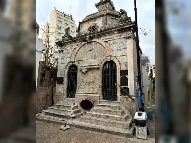La Justicia frenó la licitación para instalar una cafetería y tienda de souvenirs en una bóveda de Recoleta