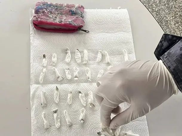 Un nene de 2 años llegó al jardín con 71 dosis de cocaína: detuvieron a su madre