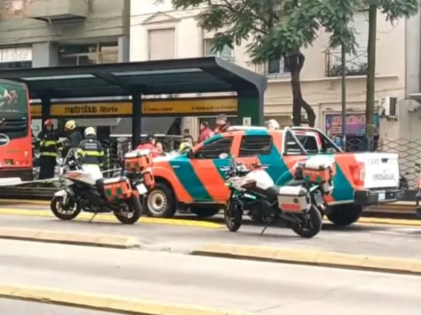 Tragedia en Colegiales: una mujer de 70 años murió tras ser atropellada por un colectivo en el Metrobus