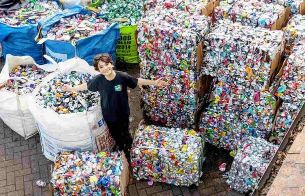 Un adolescente convirtió millones de latas en ayuda solidaria y ya recaudó US$24.000