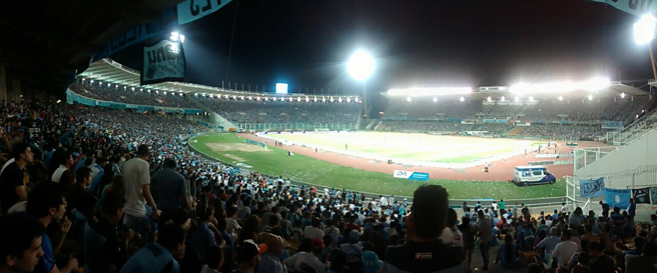 Estadio Mario Alberto Kempes durante un partido entre Belgrano y River