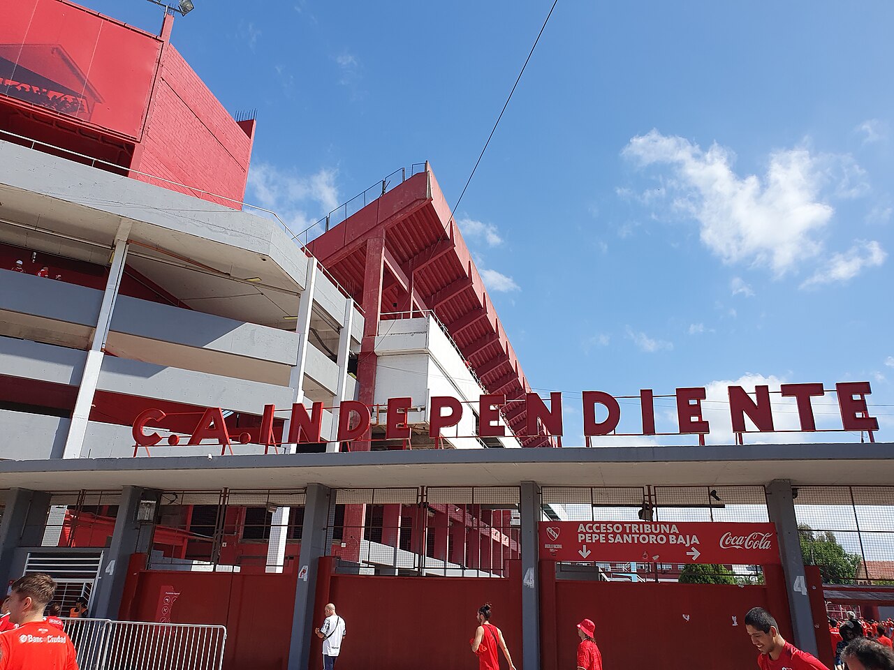 Boca le ganó 1-0 a Independiente sobre la hora y llega al Superclásico como escolta