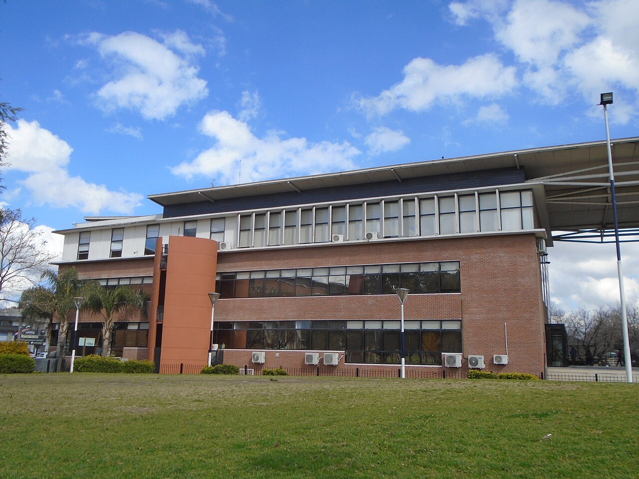 Fachada del Palacio Municipal de Ezeiza