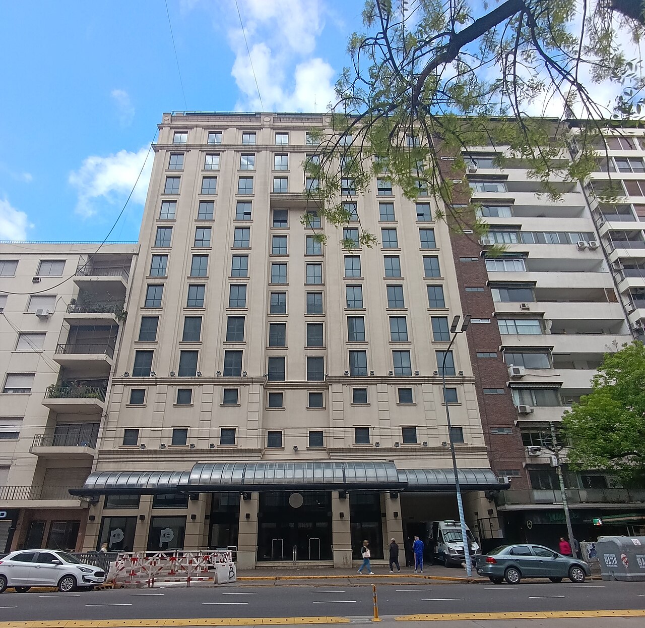 Fachada de un sanatorio privado en la Ciudad de Buenos Aires