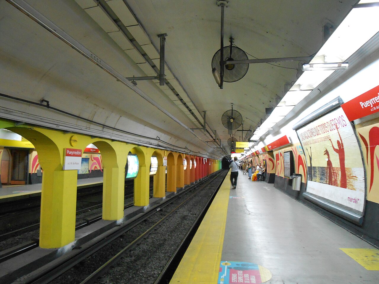 Andén de la estación Pueyrredón de la línea B del subte porteño