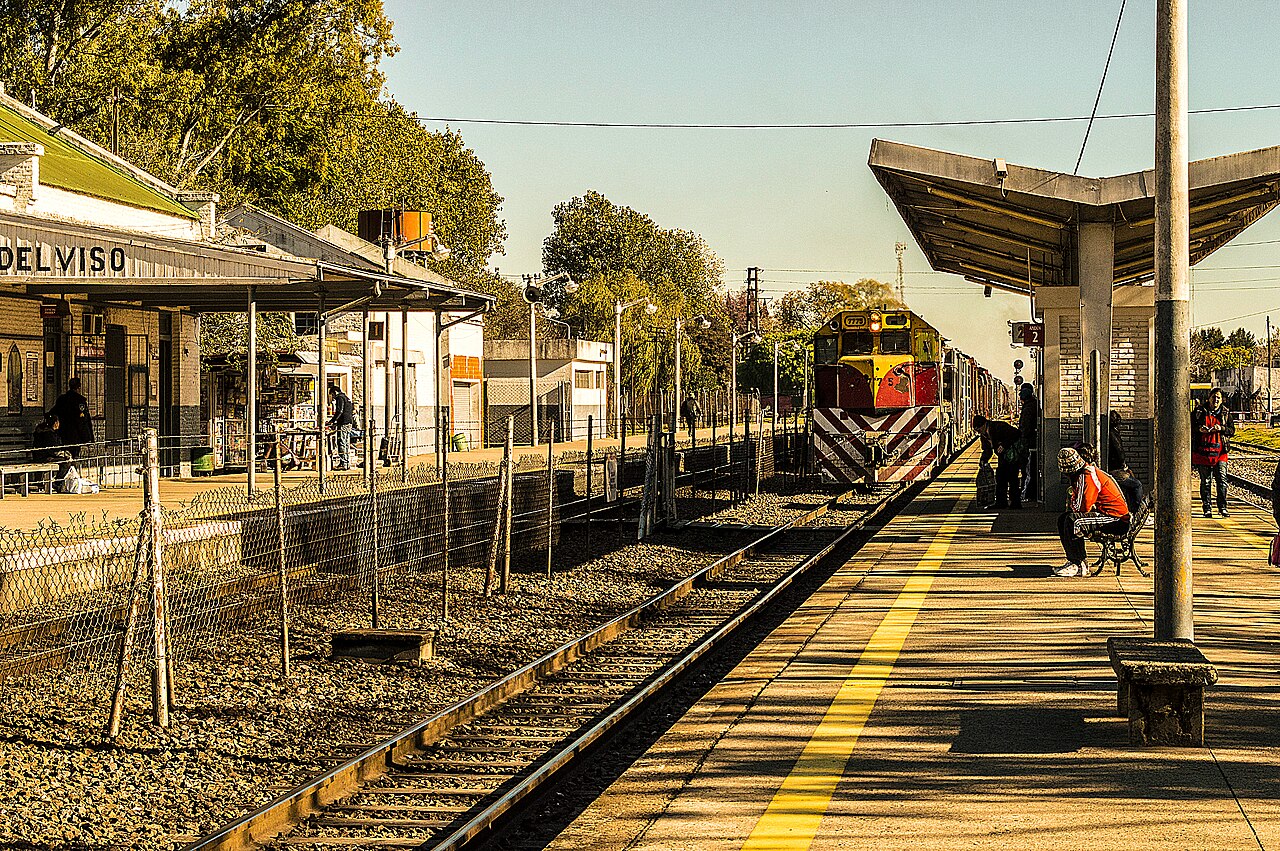 Un tren del Belgrano Cargas descarriló y volcó en la ciudad de Santa Fe